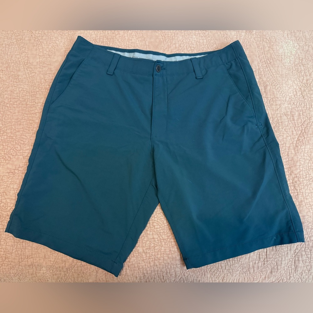 UNDER ARMOUR Dark Green Loose Heatgear Shorts